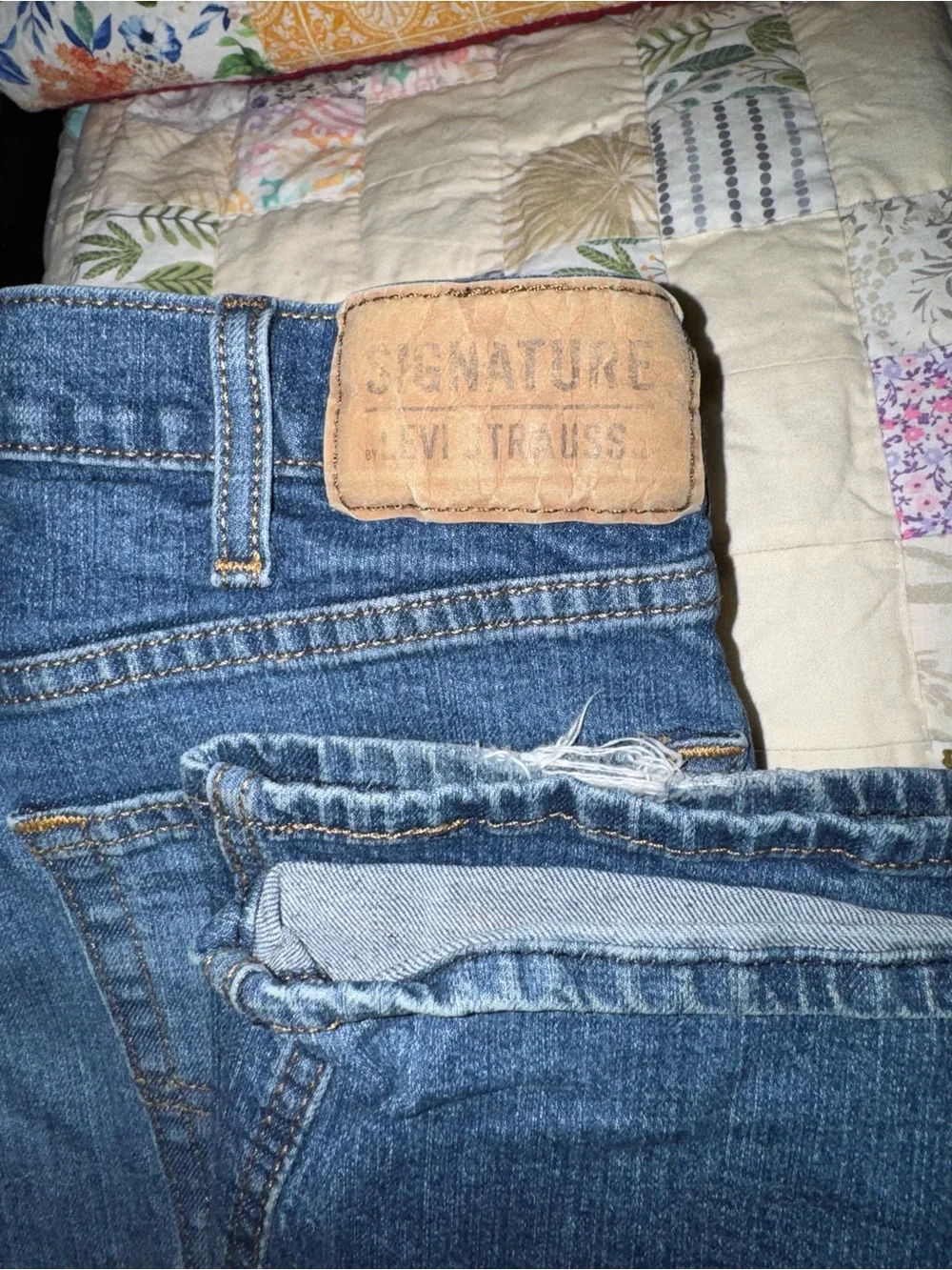 Signature by Levi Strauss Men’s Bootcut Jeans in Medium Blue Wash 32x30